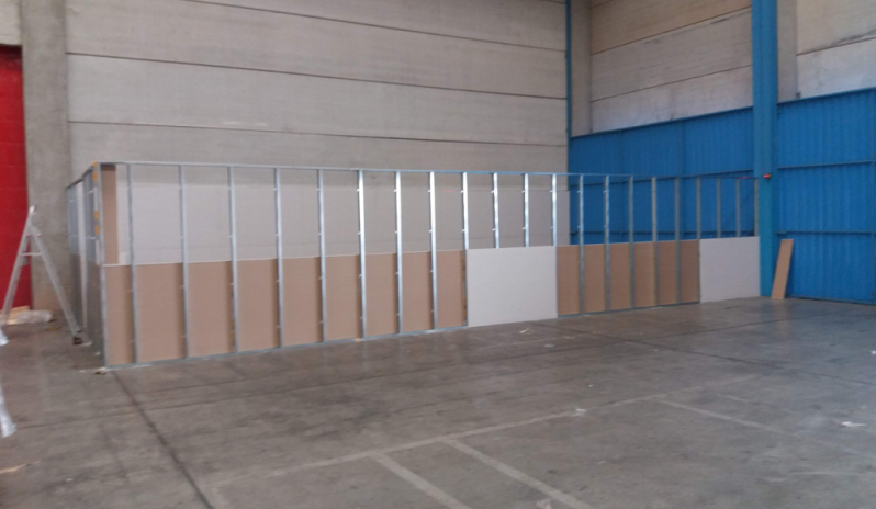 Instalação de Divisórias de Ambiente de Gesso Oswaldo Cruz - Instalação de Divisória de Drywall com Porta de Correr