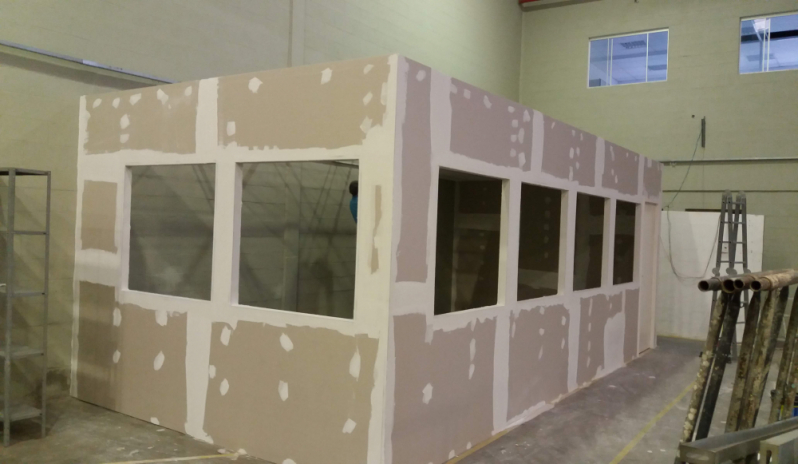 Serviço de Instalação de Divisória de Ambiente de Gesso Vila Metalúrgica - Instalação de Divisória de Drywall com Porta